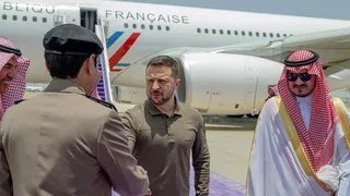 Quand Zelensky  sillonne  le monde dans un avion du gouvernement français Quand Zelensky  sillonne  le monde dans un avion du gouvernement français