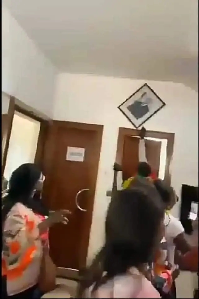 Après le retour de l'internet, l'état annonce la fermeture provisoire de ses ses consulats à l'étranger Après le retour de l'internet, l'état annonce la fermeture provisoire de ses ses consulats à l'étranger