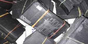 Faux monnayage à Thiès : Des billets noirs estimés à plus d'1 milliard saisis par la Douane Faux monnayage à Thiès : Des billets noirs estimés à plus d'1 milliard saisis par la Douane