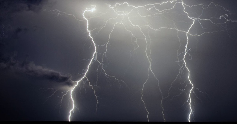 Drame à Tambacounda : La foudre tue deux personnes et fait un blessé grave Drame à Tambacounda : La foudre tue deux personnes et fait un blessé grave