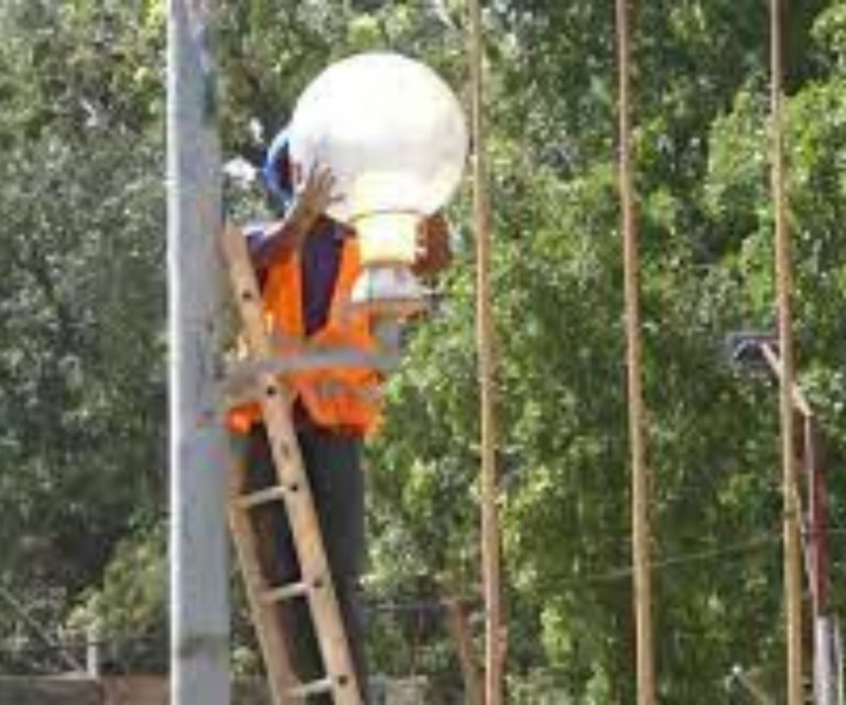 Éclairage public à Thiès : Dr Babacar Diop annonce le démarrage des travaux de la deuxième phase‘’d’ici fin juillet’’. Éclairage public à Thiès : Dr Babacar Diop annonce le démarrage des travaux de la deuxième phase‘’d’ici fin juillet’’.