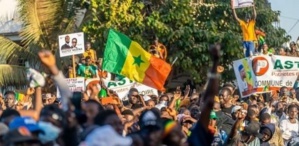 Marche: pastef Thiès réclame la  levée du blocus du domicile de Ousmane Sonko. Marche: pastef Thiès réclame la  levée du blocus du domicile de Ousmane Sonko.