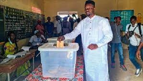 L'opposant Ousmane Sonko radié des listes du fichier électoral sénégalais L'opposant Ousmane Sonko radié des listes du fichier électoral sénégalais