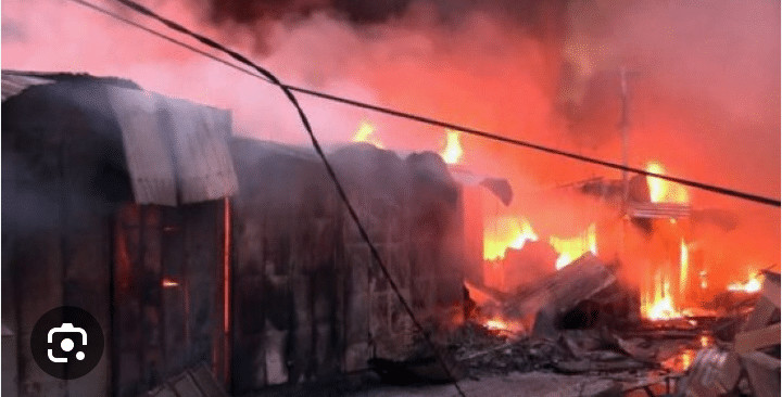 La marché central de Tamba prend Feu La marché central de Tamba prend Feu