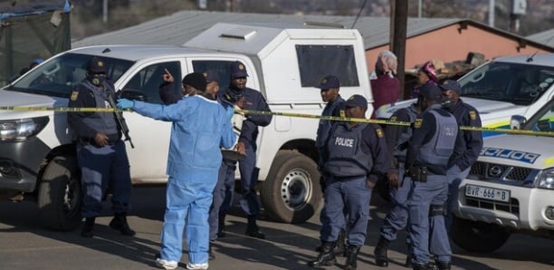 La police sud-africaine tue Dix-huit personnes dans une fusillade