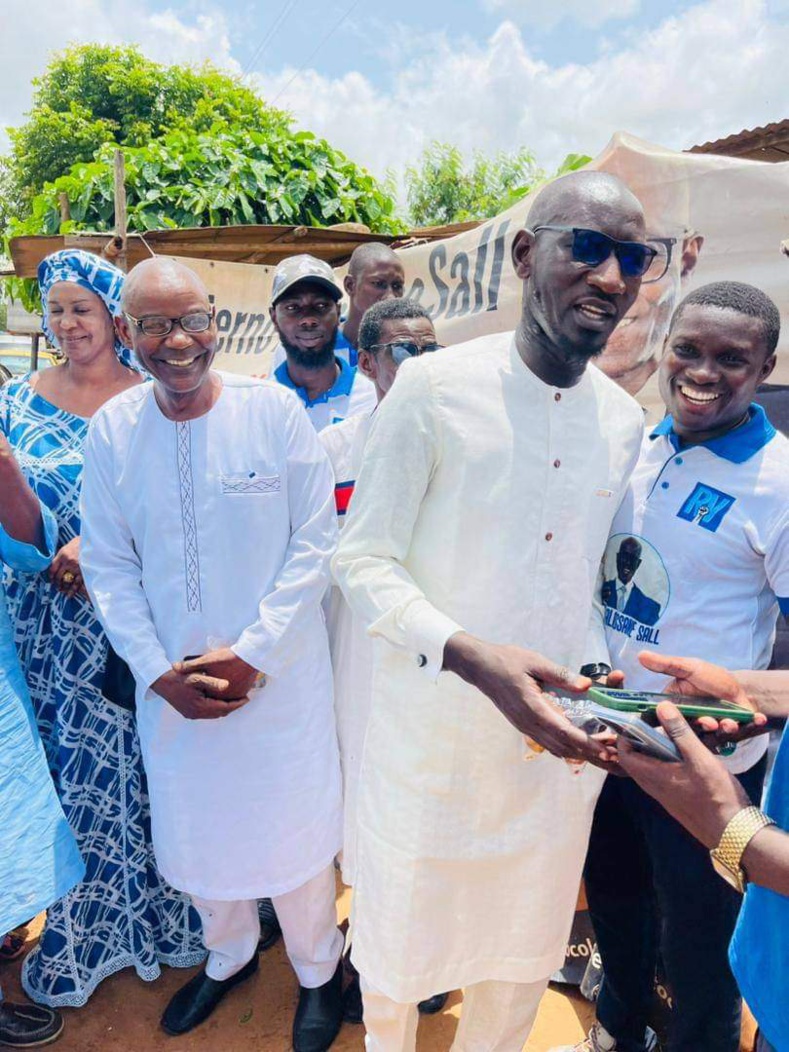 MAGAL DE TOUBA 2023 : Les camarades de Thierno Alassane Sall soulagent les pèlerins.