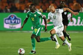 Football: L’équipe du Sénégal perd son premier match à domicile face aux Algériens