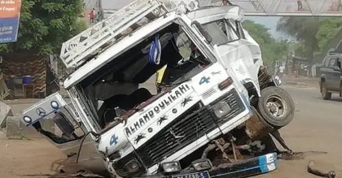 Kebemer: un car Ndiaga Ndiaye a percuté un poteau électrique et fait trois morts
