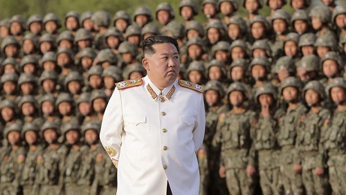 Kim ordonne à son armée d'"anéantir" la Corée du Sud et les USA s'ils initient un conflit armé Kim ordonne à son armée d'"anéantir" la Corée du Sud et les USA s'ils initient un conflit armé