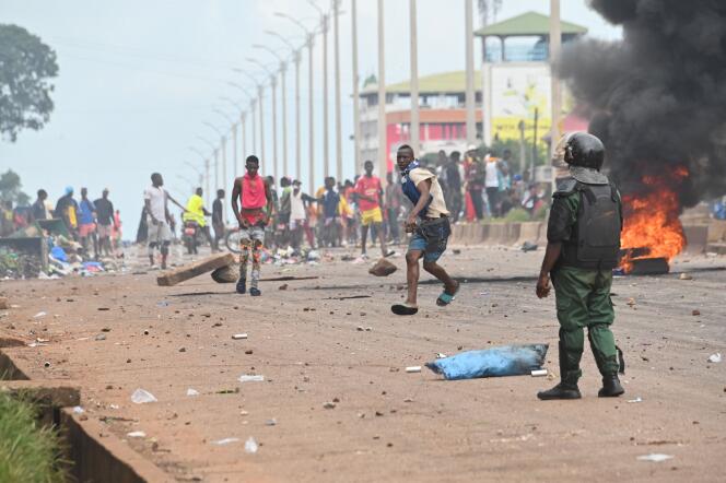 Grève générale en Guinée : Deux morts lors des manifestations contre la junte militaire Grève générale en Guinée : Deux morts lors des manifestations contre la junte militaire