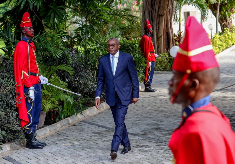 Me Sidiki Kaba sur sa nouvelle fonction de Premier ministre "C'est une confiance renouvelée" Me Sidiki Kaba sur sa nouvelle fonction de Premier ministre "C'est une confiance renouvelée"