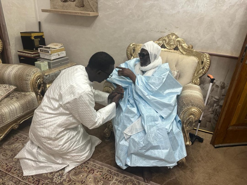 Rencontre entre Amadou Ba et Serigne Mountakha Mbacké à Touba