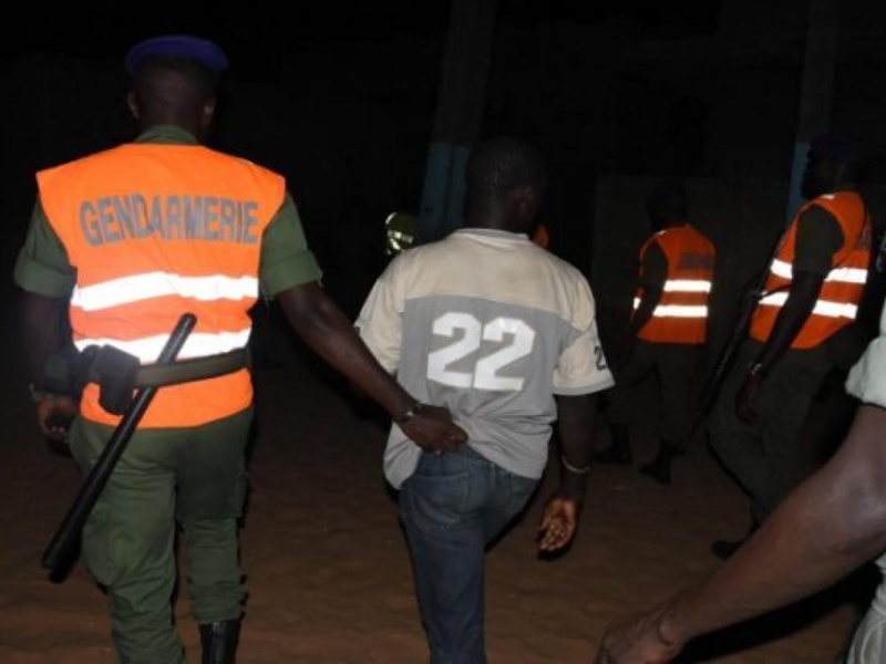 Saisie de drogue à Mbour : Confrontation avec un dealer armé lors de l'arrestation Saisie de drogue à Mbour : Confrontation avec un dealer armé lors de l'arrestation