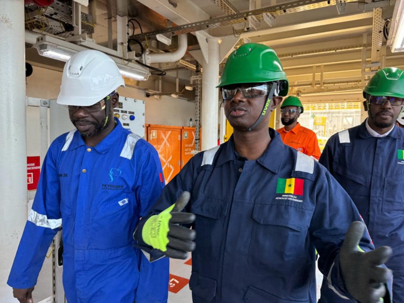 Arrivée du Premier Baril de Pétrole Prévue entre Mai et Juillet 2024 : Visite de Chantier d'Antoine Félix Diome et ses Collaborateurs
