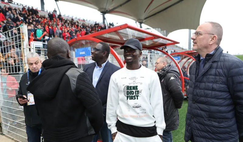 Sadio Mané accueilli chaleureusement à son club, Bourges Foot 18, en France Sadio Mané accueilli chaleureusement à son club, Bourges Foot 18, en France