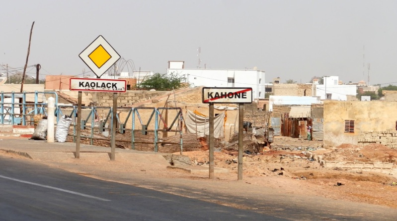 Violents affrontements entre partisans de Ousmane Sonko et Abdoulaye Saydou Sow à Kaffrine : saccage des bancs publics de la mairie et du siège de l'Apr