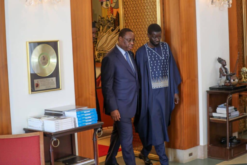 Le président Macky Sall a reçu son successeur Bassirou Diomaye Faye au palais ce jeudi  Le président Macky Sall a reçu son successeur Bassirou Diomaye Faye au palais ce jeudi