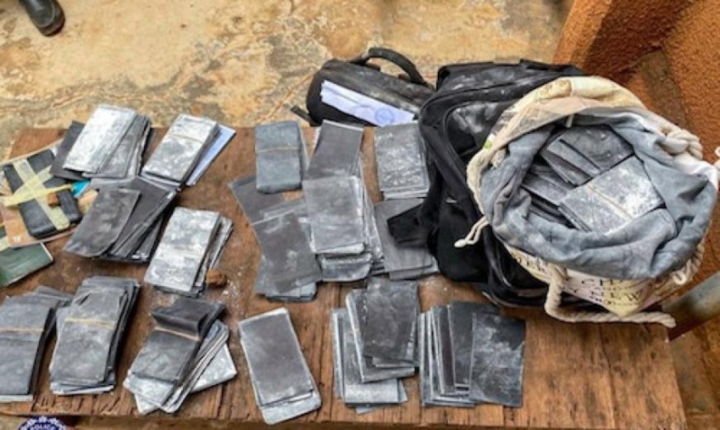 Saisie Historique de 5 Milliards en Billets Contrefaits : Intervention d'Urgence des Douanes Saisie Historique de 5 Milliards en Billets Contrefaits : Intervention d'Urgence des Douanes