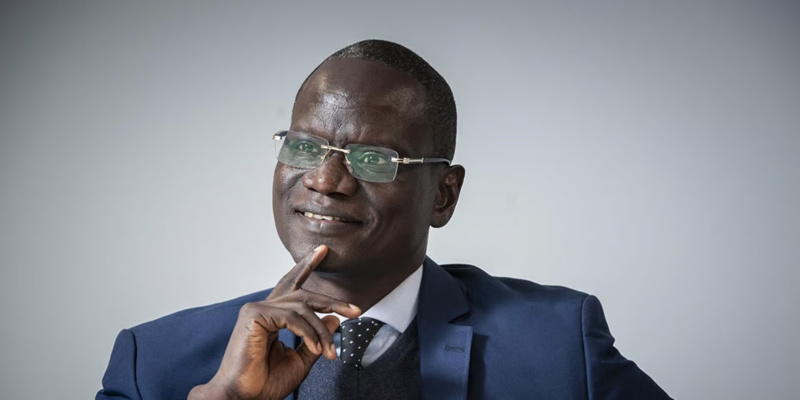 Engagement du Ministre Abdourahmane Diouf envers l'Attribution des Bourses d'Études aux Étudiants Sénégalais
