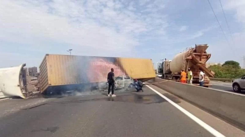 Accident à Malika-Plage : Renversement d'un camion sur la VDN3, circulation bloquée