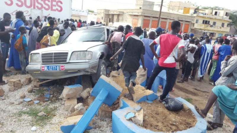 Incident à Médina Fall : Plus de 30 blessés dans une école après le dérapage d'un véhicule Incident à Médina Fall : Plus de 30 blessés dans une école après le dérapage d'un véhicule