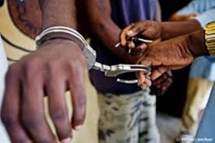 Arrestation des 2 Faux Douaniers après l'Agression d'un Taximan à Ndoulo