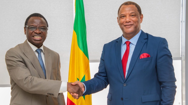 Rencontre entre le ministre de l’Industrie et du Commerce et l’Ambassadeur du Maroc Rencontre entre le ministre de l’Industrie et du Commerce et l’Ambassadeur du Maroc