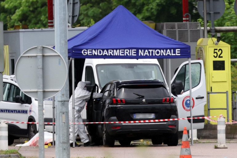 ​Attaque Mortelle d'un Fourgon Pénitentiaire : Deux Agents tués, Trois Autres Blessés