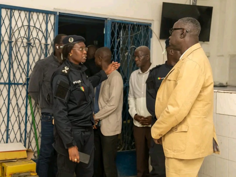 Visite Nocturne du Ministre de l'Intérieur : Focus sur Thiès, Saly et Mbour Visite Nocturne du Ministre de l'Intérieur : Focus sur Thiès, Saly et Mbour