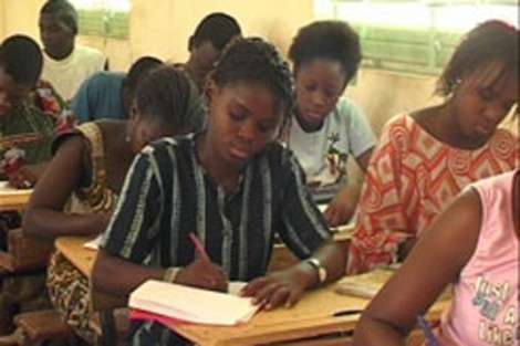 L' examen du Certificat de Fin d'Etudes élémentaires (CFEE) et l'Entrée en sixième reportés L' examen du Certificat de Fin d'Etudes élémentaires (CFEE) et l'Entrée en sixième reportés