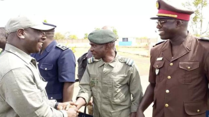 Visite ministérielle à Kédougou : Birame Soulèye Diop inspecte des sites d'orpaillage Visite ministérielle à Kédougou : Birame Soulèye Diop inspecte des sites d'orpaillage