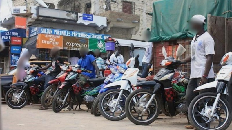 Thiès : Les conducteurs de Jakarta protestent contre les tracasseries policières Thiès : Les conducteurs de Jakarta protestent contre les tracasseries policières