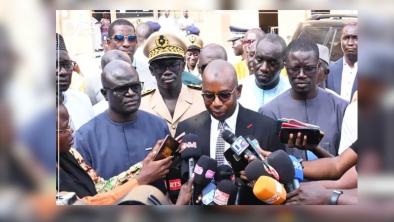 Moustapha Guirassy salue le bon déroulement du BFEM Moustapha Guirassy salue le bon déroulement du BFEM