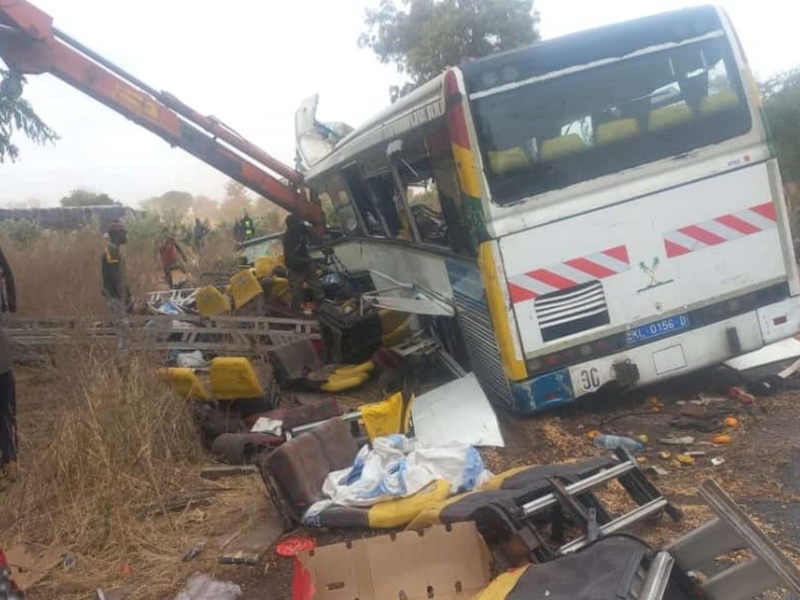 Accident Tragique sur la Route Nationale 2 : Une Collision entre un Camion et un Minibus Fait Plusieurs Victimes Accident Tragique sur la Route Nationale 2 : Une Collision entre un Camion et un Minibus Fait Plusieurs Victimes
