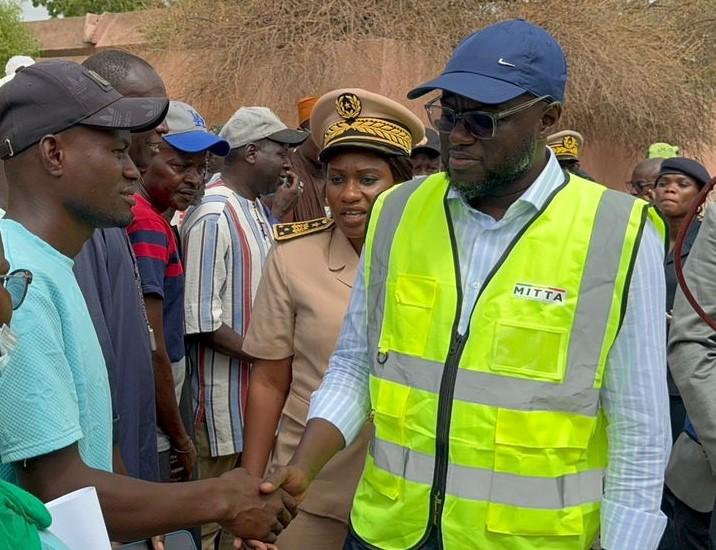 Tragique Accident de la Route à Louga : Le Ministre des Infrastructures Exprime sa Désolation et Annonce des Mesures pour Renforcer la Sécurité Routière Tragique Accident de la Route à Louga : Le Ministre des Infrastructures Exprime sa Désolation et Annonce des Mesures pour Renforcer la Sécurité Routière