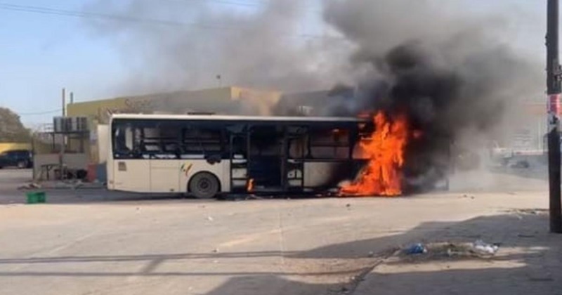 Un bus de Dakar Dem Dik incendié à Kédougou Un bus de Dakar Dem Dik incendié à Kédougou