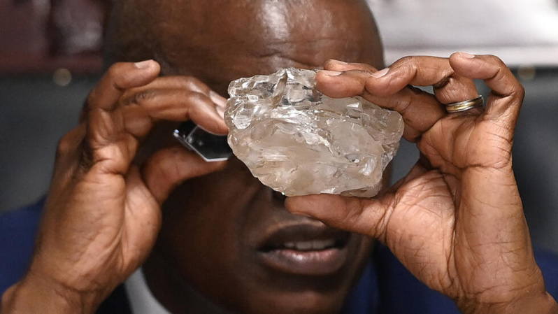 Découverte d'un diamant de 2 492 carats au Botswana : le deuxième plus gros jamais trouvé au monde Découverte d'un diamant de 2 492 carats au Botswana : le deuxième plus gros jamais trouvé au monde
