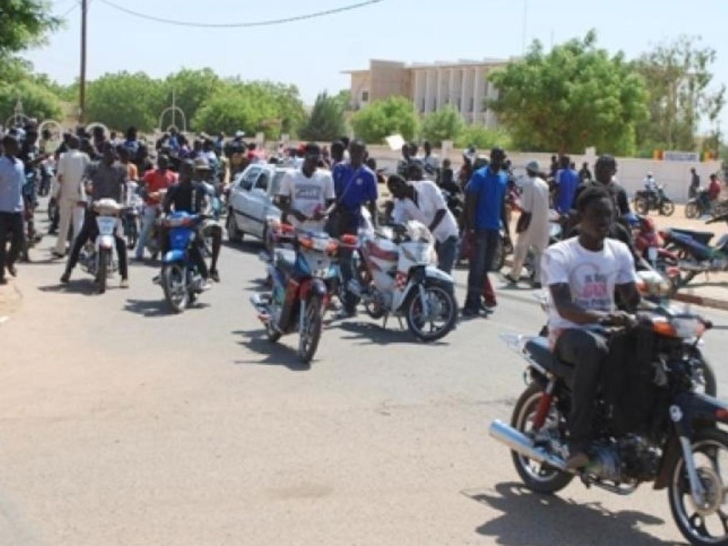 Colère des Chauffeurs de Djakarta après la Révision des Taxes par le Maire Demba Diop Colère des Chauffeurs de Djakarta après la Révision des Taxes par le Maire Demba Diop