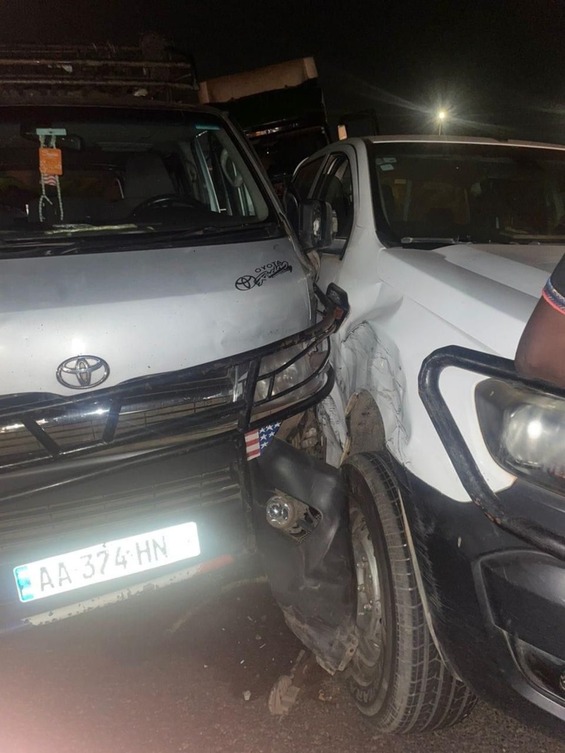 Accident sur l'axe AIBD-Dakar : Un porte-conteneurs se renverse sur plusieurs véhicules* Accident sur l'axe AIBD-Dakar : Un porte-conteneurs se renverse sur plusieurs véhicules*