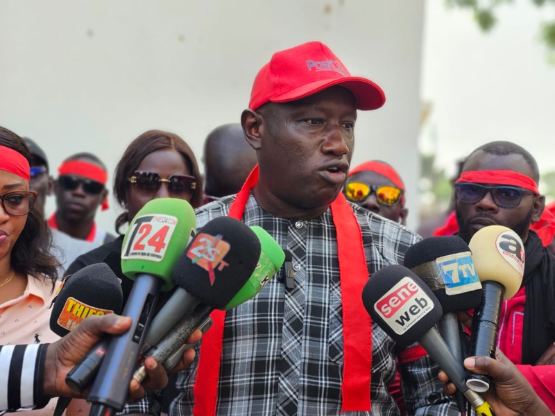 Les postiers de Thiès en sit-in : Retards de salaires, scolarité des enfants et avenir incertain de La Poste Les postiers de Thiès en sit-in : Retards de salaires, scolarité des enfants et avenir incertain de La Poste