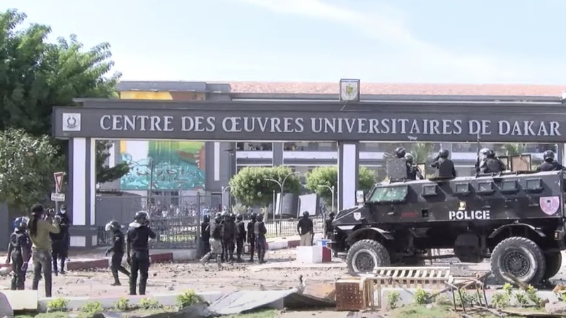 Affrontements à l'UCAD : Les étudiants réclament des conditions de vie décentes sur le campus Affrontements à l'UCAD : Les étudiants réclament des conditions de vie décentes sur le campus