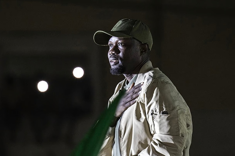 Ousmane Sonko appelle ses militants au calme après des tensions et violences en campagne