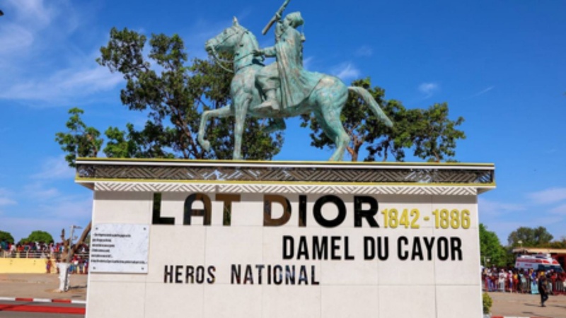 Thiès : La statue de Lat-Dior réalisée pour 44 millions FCFA, selon la mairie Thiès : La statue de Lat-Dior réalisée pour 44 millions FCFA, selon la mairie
