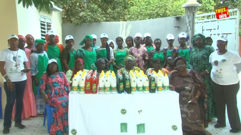 Habib Vitin Outille les Femmes de Thiès : Formation en Eau de Javel et Savon Liquide Habib Vitin Outille les Femmes de Thiès : Formation en Eau de Javel et Savon Liquide