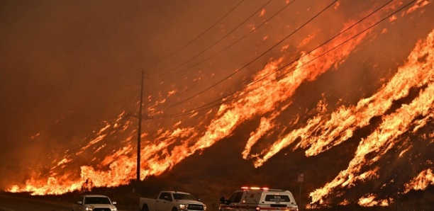 Un nouvel incendie fait rage au nord de Los Angeles, entraînant des ordres d'évacuation