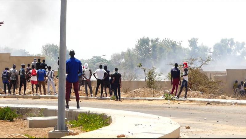Tensions à l'Université Iba Der Thiam : Violents affrontements entre étudiants et forces de l'ordre