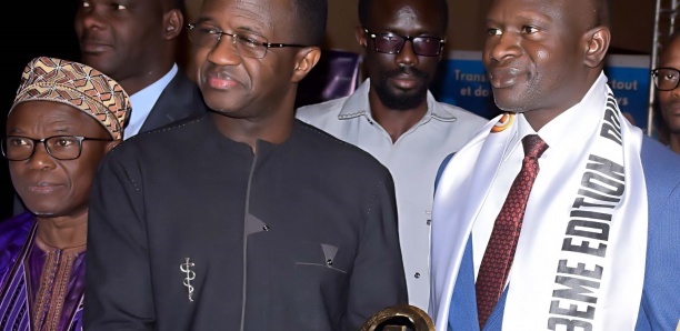 Societe Babacar Diop reçoit le prix Ragnée du meilleur maire du Sénégal