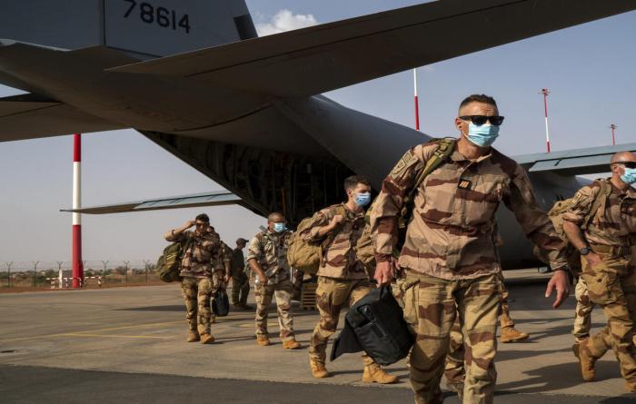 Restitution des Quartiers Maréchal et Saint-Exupéry : Un Premier Pas dans le Retrait Progressif des Forces Françaises du Sénégal Restitution des Quartiers Maréchal et Saint-Exupéry : Un Premier Pas dans le Retrait Progressif des Forces Françaises du Sénégal