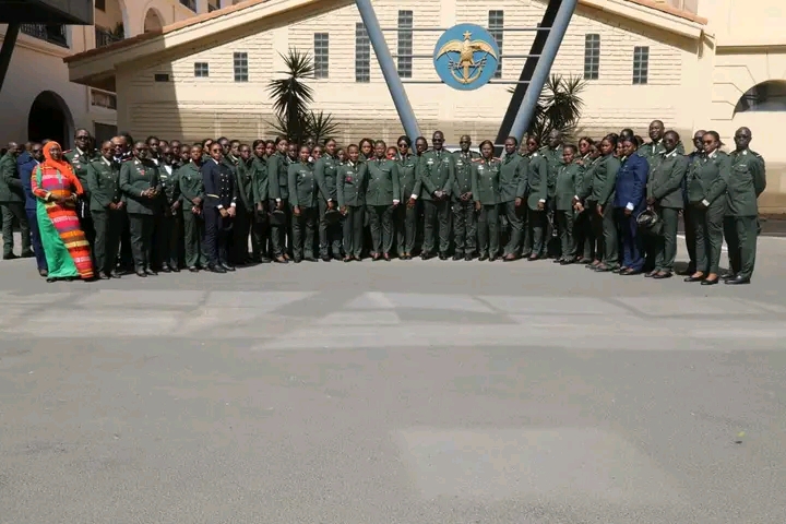 Journée internationale de la femme : Le général Mbaye Cissé salue les avancées des Armées en faveur des femmes
