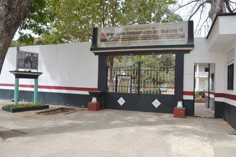 Manufactures Sénégalaises des Arts Décoratifs  de thies : Aloïse Ndam Diouf passe le relais à Bassirou Thiam Manufactures Sénégalaises des Arts Décoratifs  de thies : Aloïse Ndam Diouf passe le relais à Bassirou Thiam